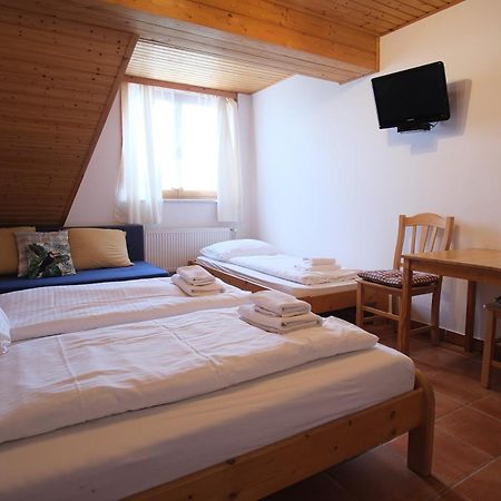 Hotel Kreta Кутна-Гора Экстерьер фото