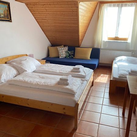 Hotel Kreta Кутна-Гора Экстерьер фото
