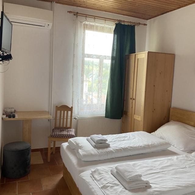 Hotel Kreta Кутна-Гора Экстерьер фото