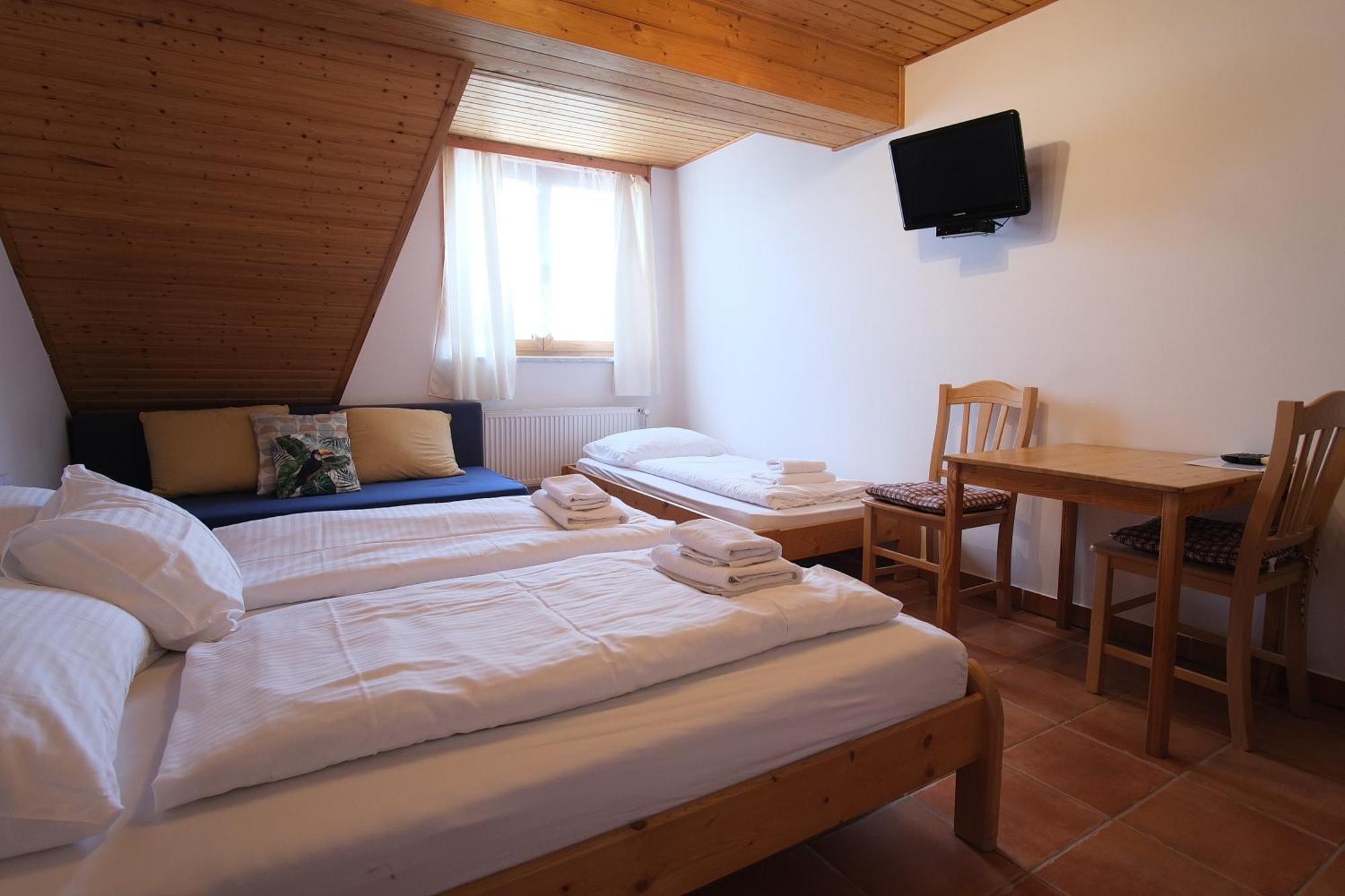Hotel Kreta Кутна-Гора Экстерьер фото