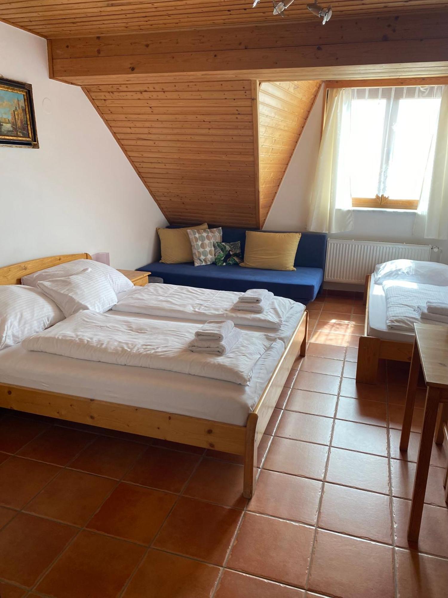 Hotel Kreta Кутна-Гора Экстерьер фото