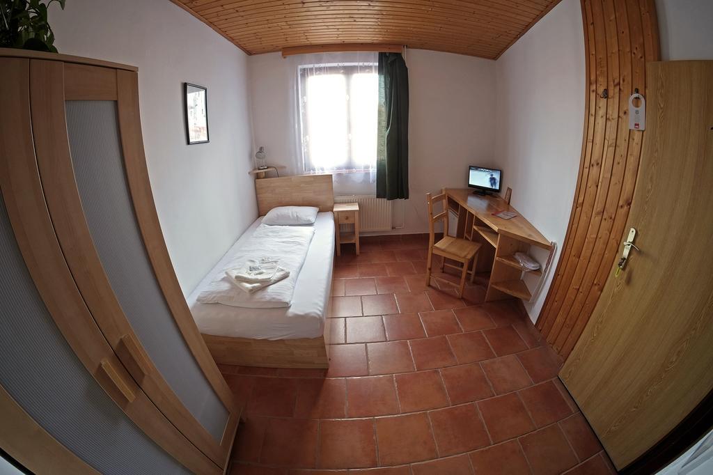 Hotel Kreta Кутна-Гора Экстерьер фото